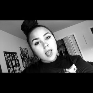 Meet your Posher, Isabel